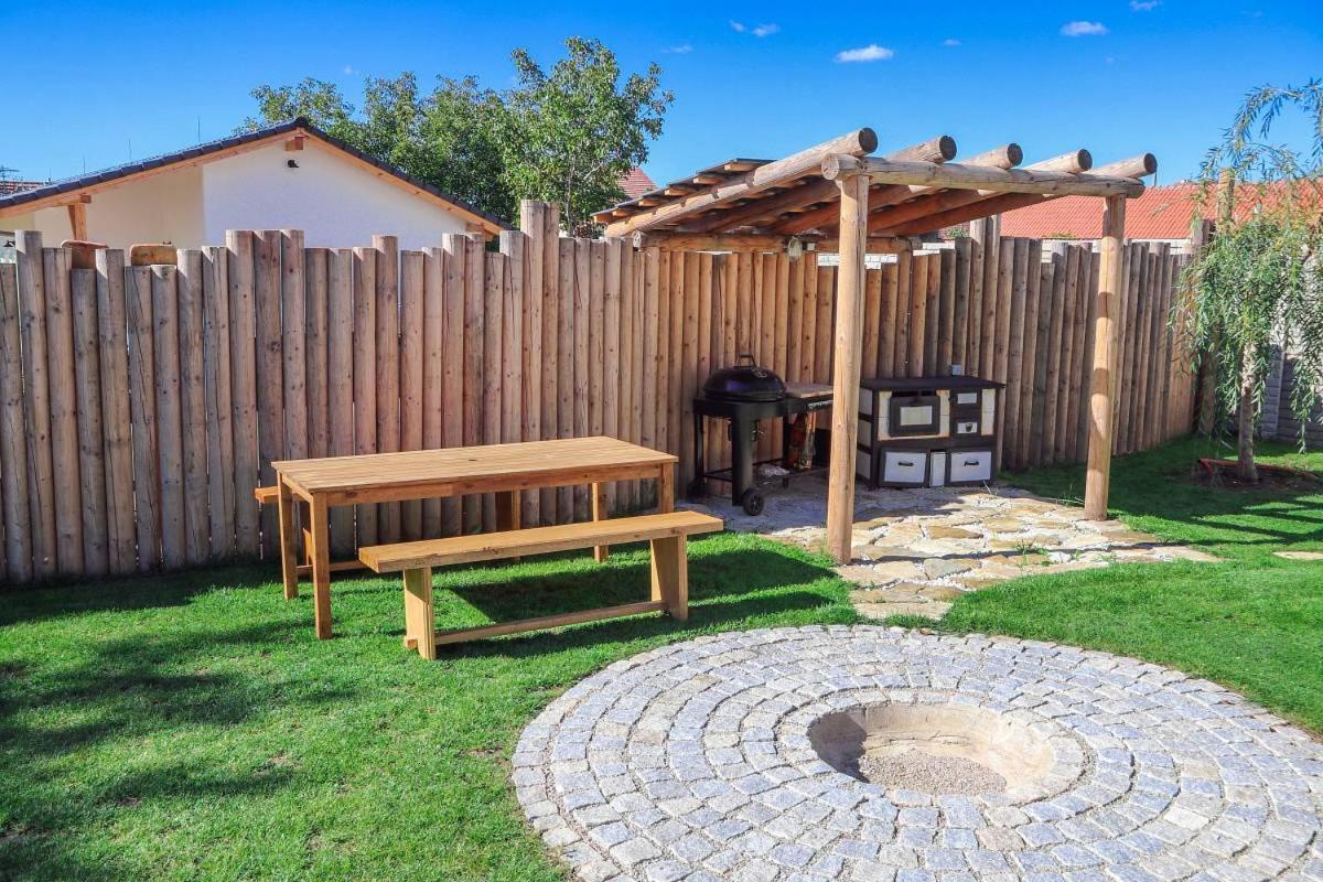 La Bobul Apartments Drnholec Kültér fotó