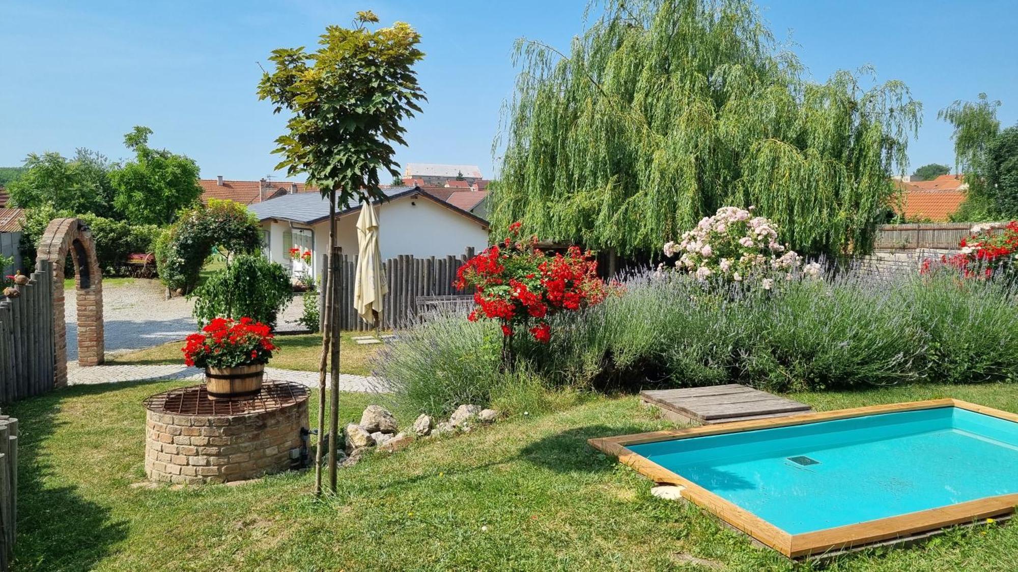 La Bobul Apartments Drnholec Kültér fotó