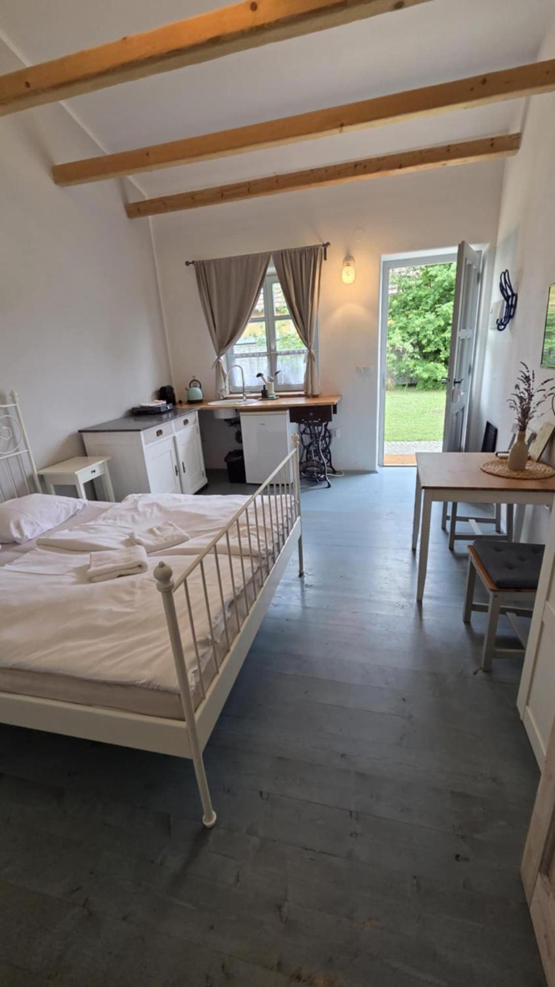 La Bobul Apartments Drnholec Kültér fotó