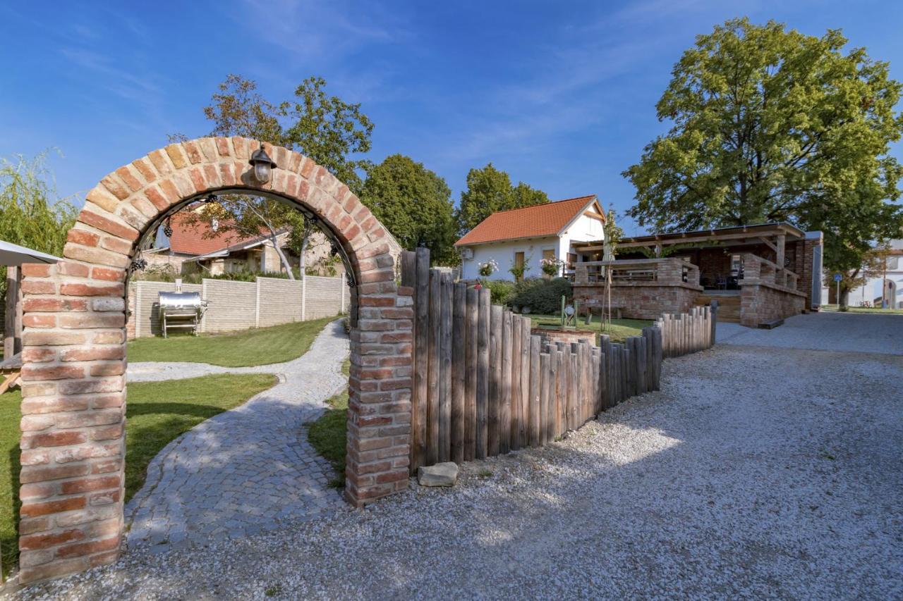 La Bobul Apartments Drnholec Kültér fotó
